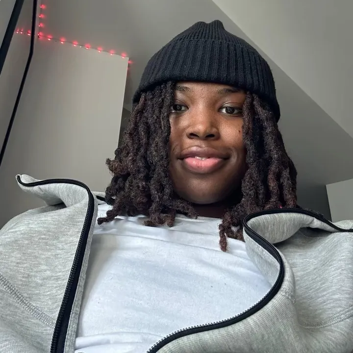 @theyluv.naya1