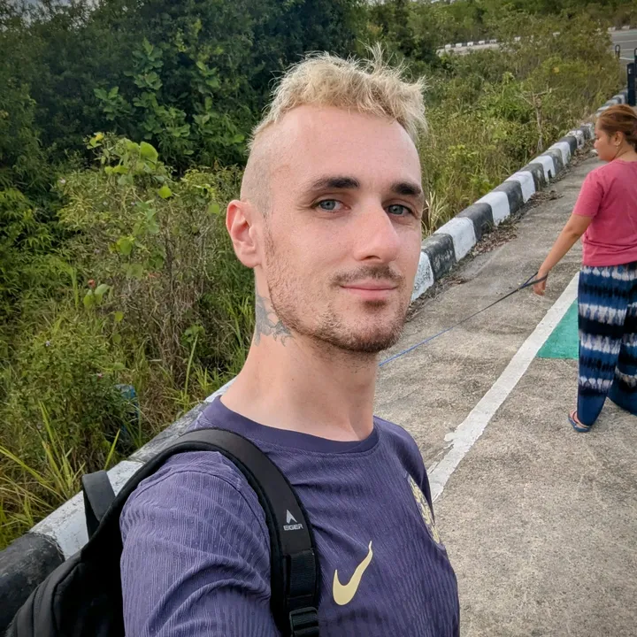 flying_nomad.official