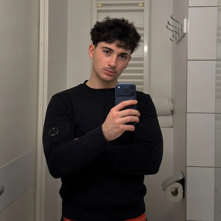 @adeltefaitunpetitreuf