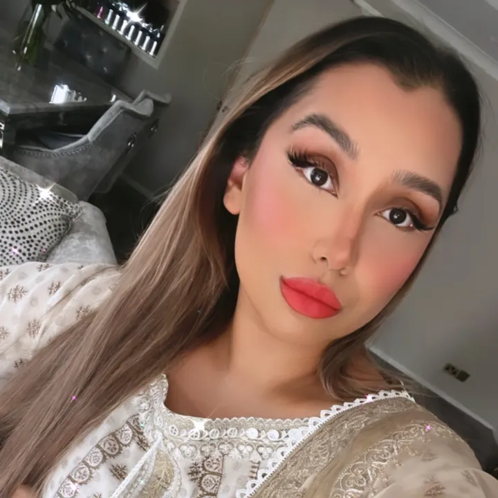 vlogsbysalmab
