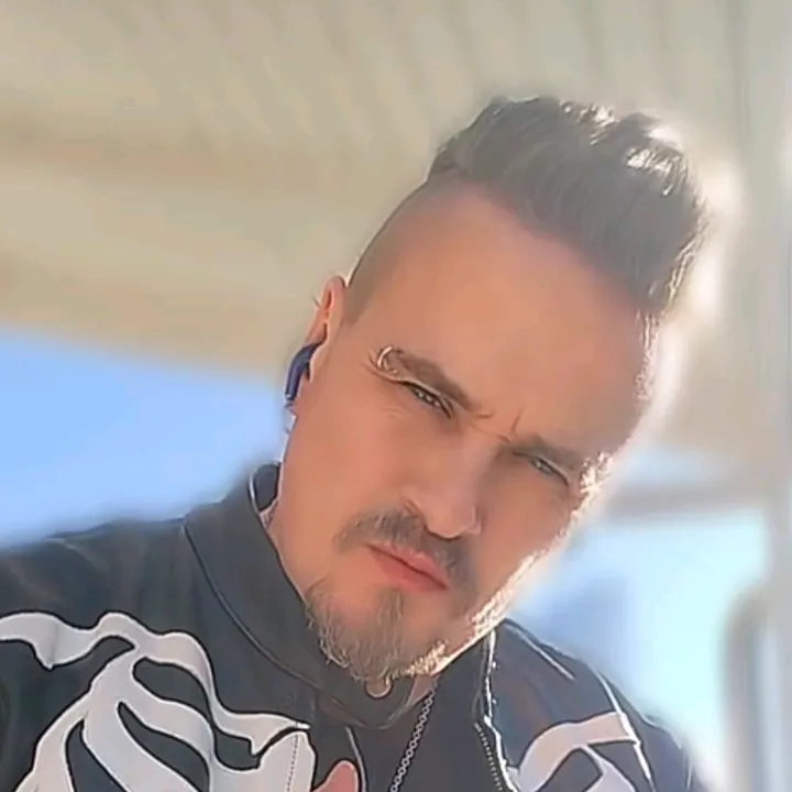 @johnny_nomad