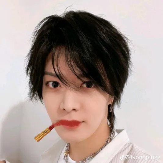 @imoonholic_