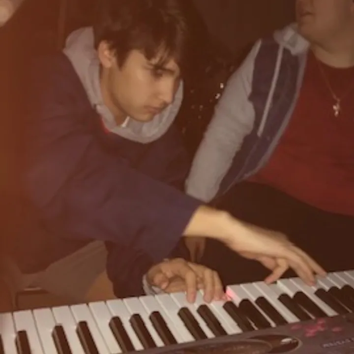 @pianoescu
