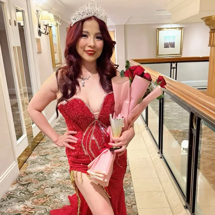 @iamcaroleenee