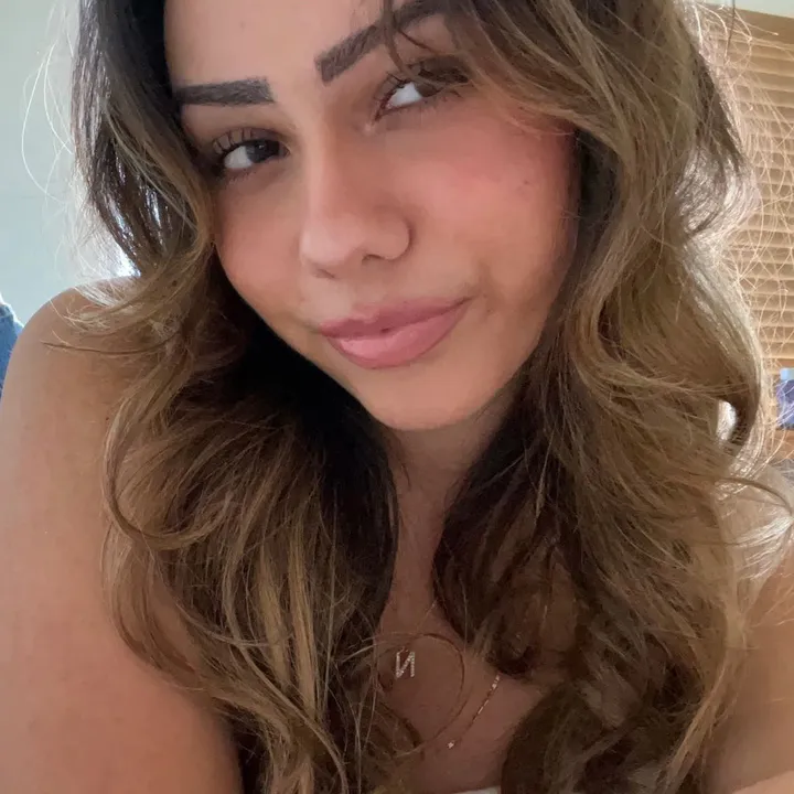 @natalieealba