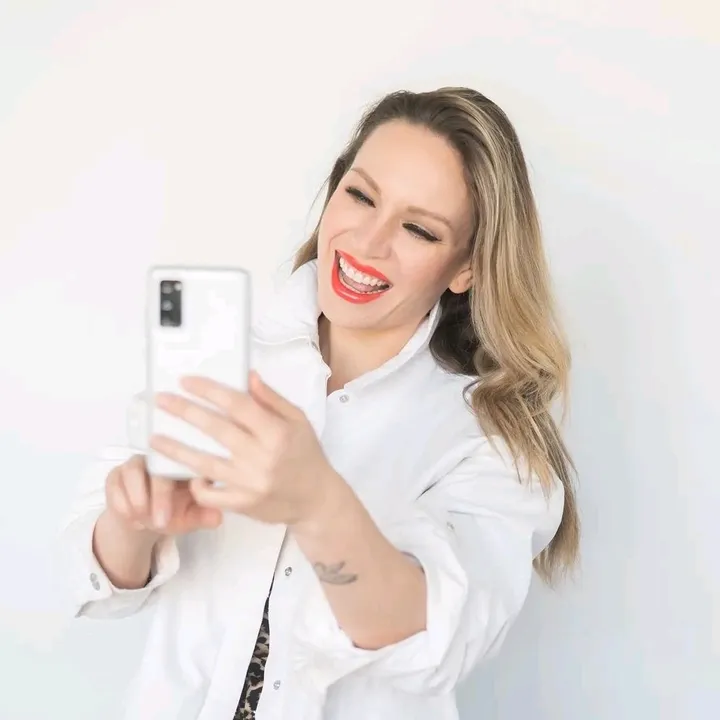 sneaksandlipstick