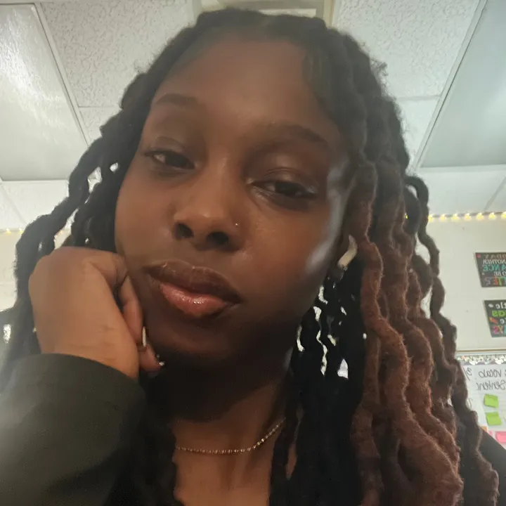 @prettyyluh_.jay