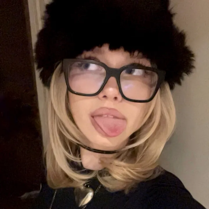 @alexissklf