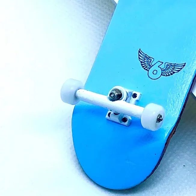 @6skates
