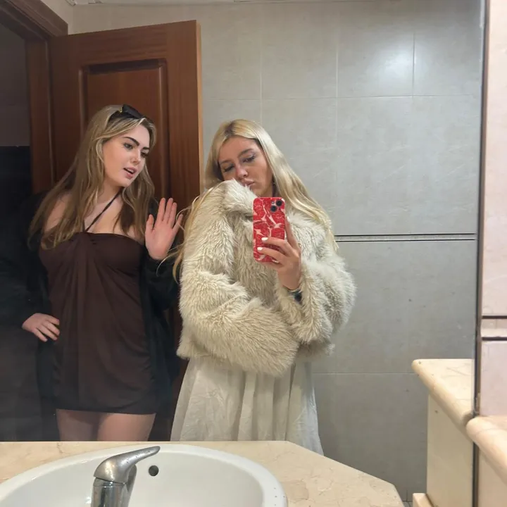@hollyoramadams___