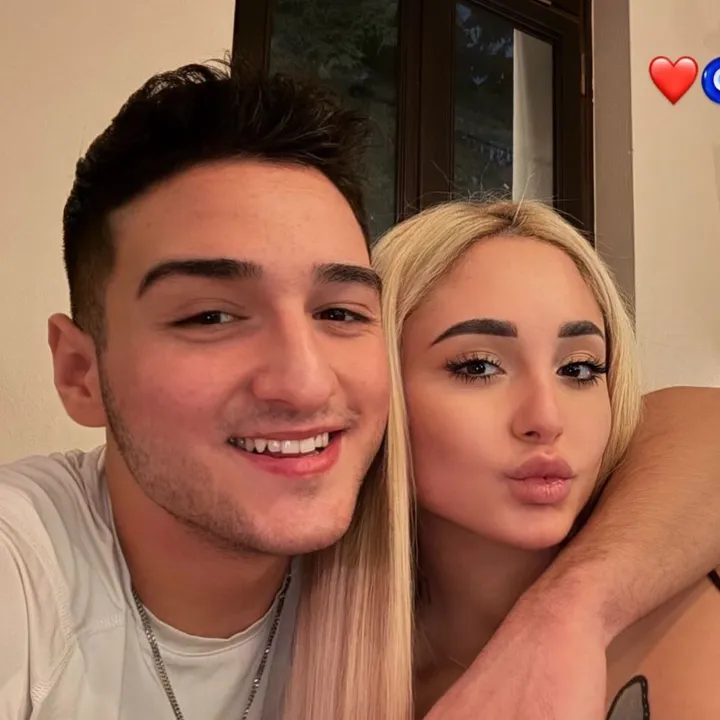 @tsakoss__