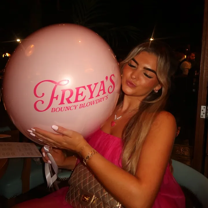 @freyasbouncyblowdrys