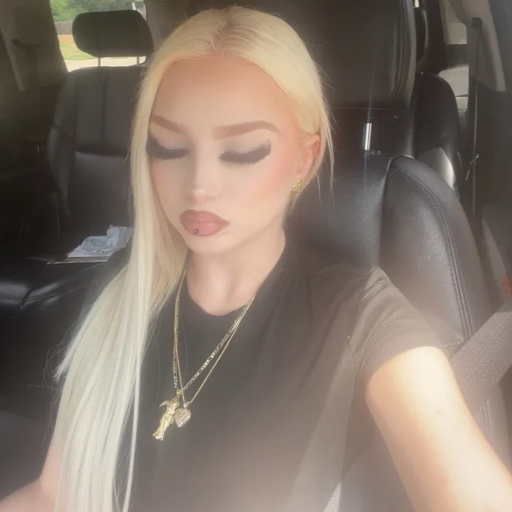 @adoreshelby