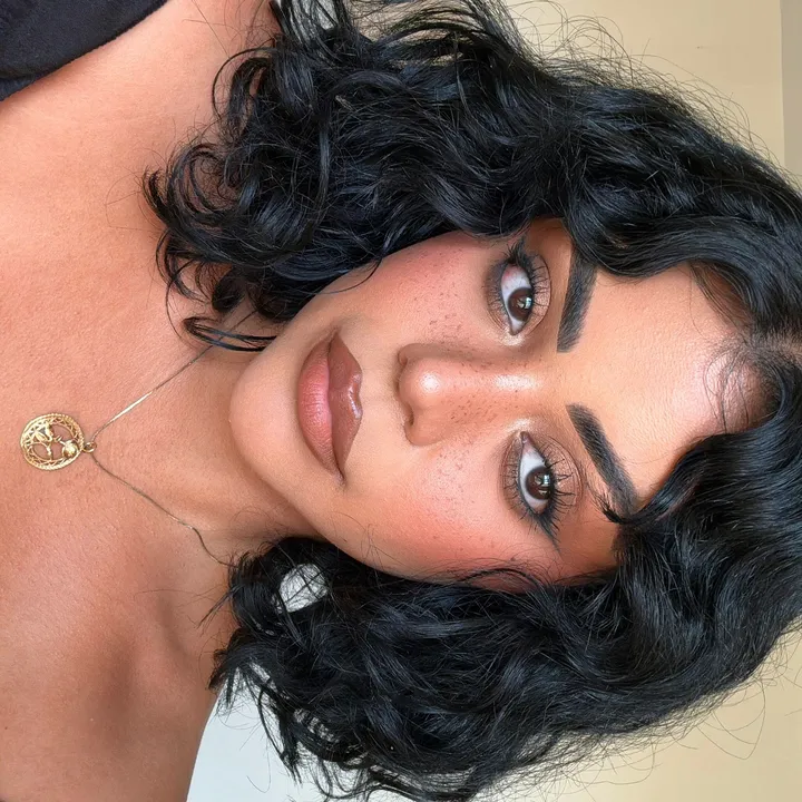 @victoriadavette