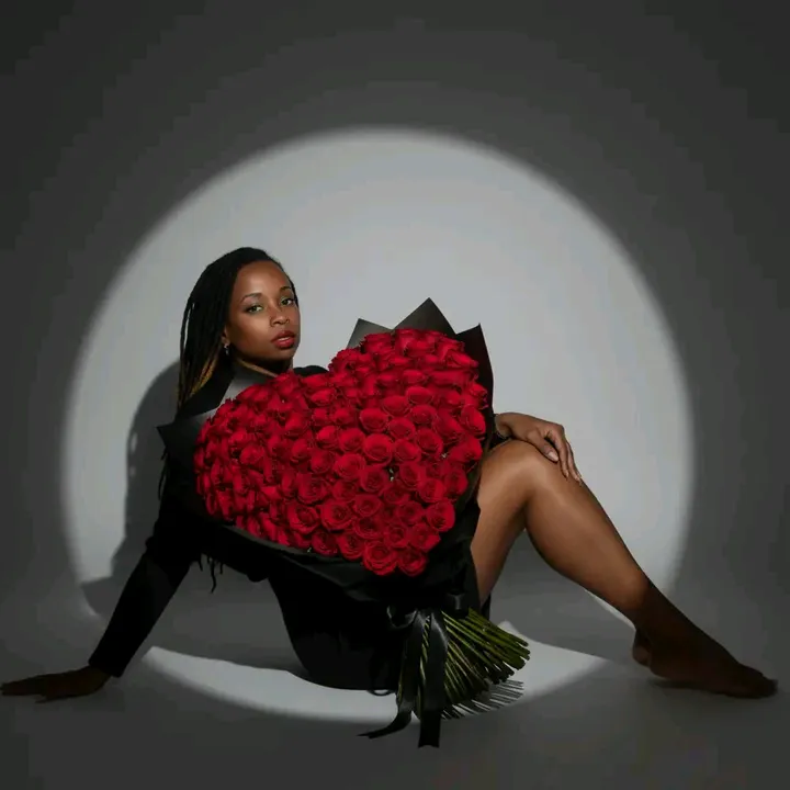 @moni_hudson