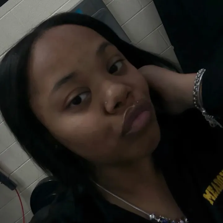 @_.khoridenise