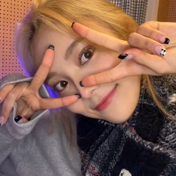 @loonatyx