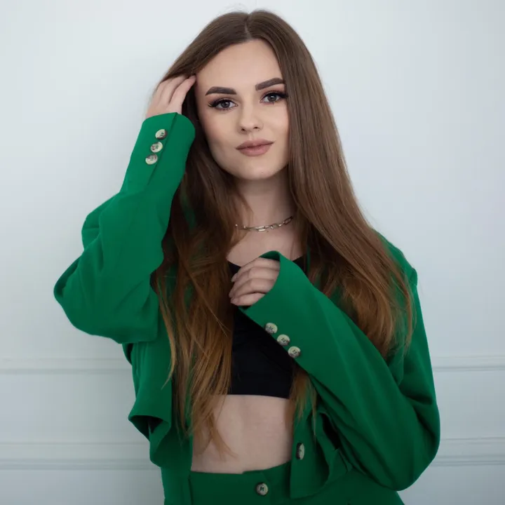 @juliaturelyk