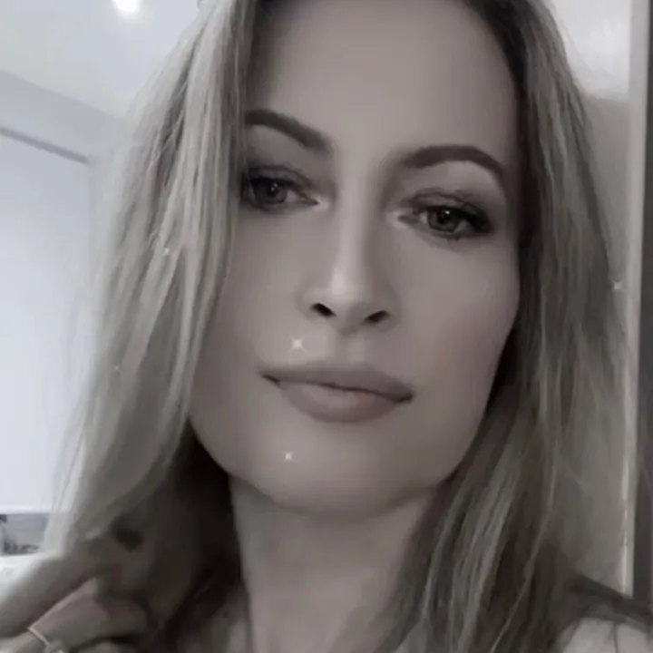 ellie_ella40