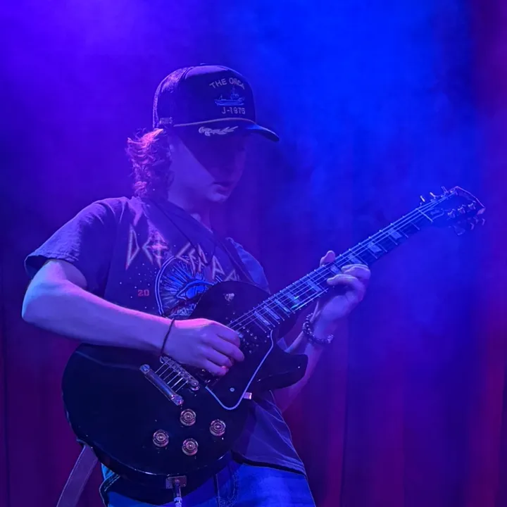 maddox09_guitar