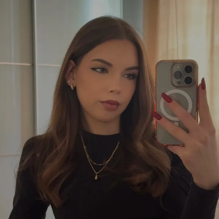 agata__moore