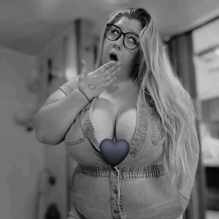 @girlsgirl2214
