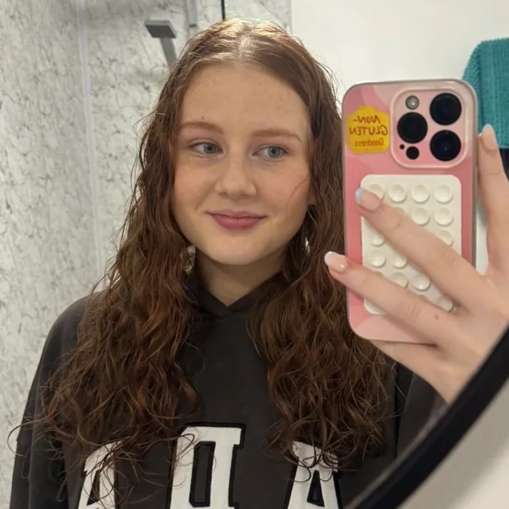 @soph__ross