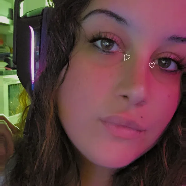@b_queenofheartz
