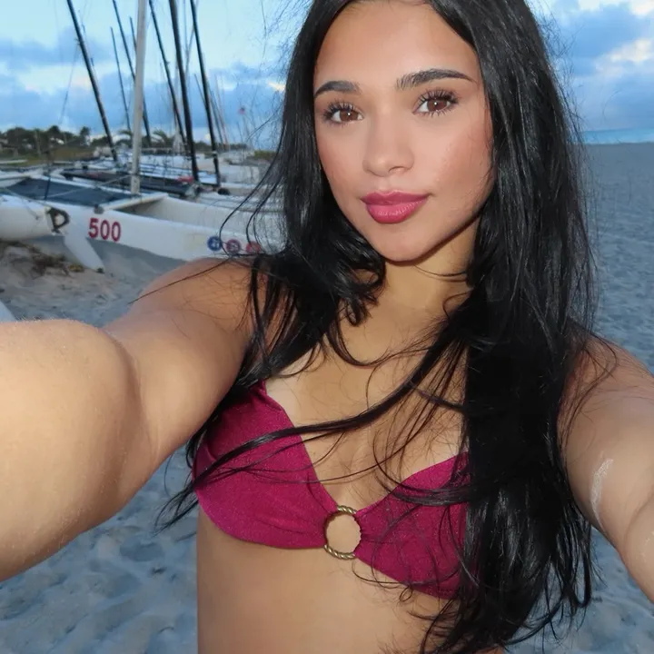 @arianaabondo