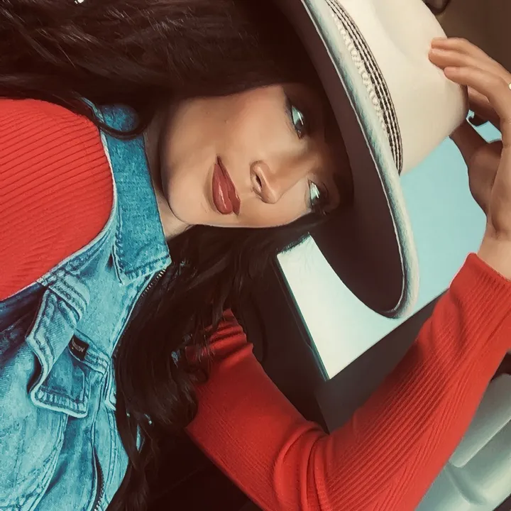 jada_jones5