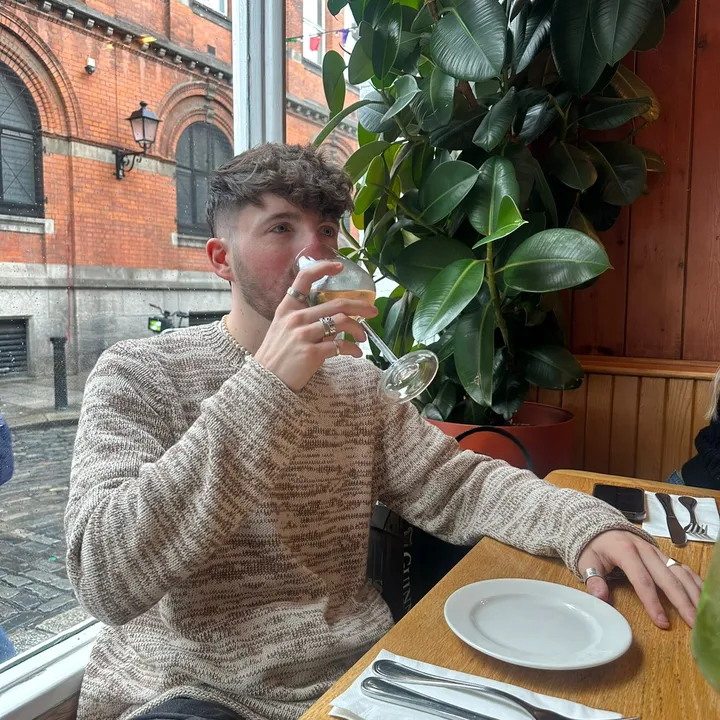 @tomkaylol