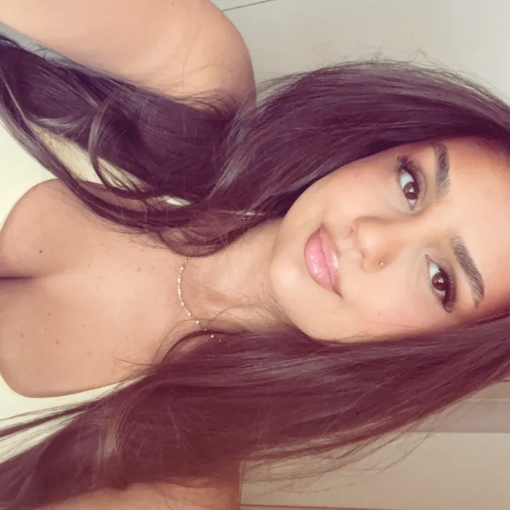 @elshaniianisa