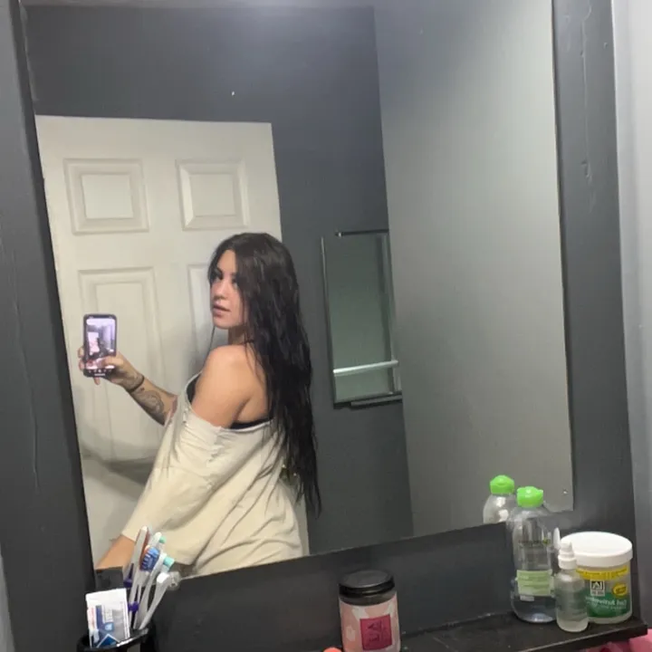 hallieee.alora