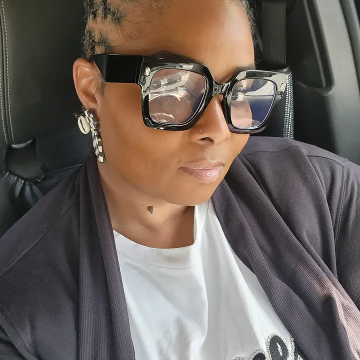 missskinndeepunapologeti