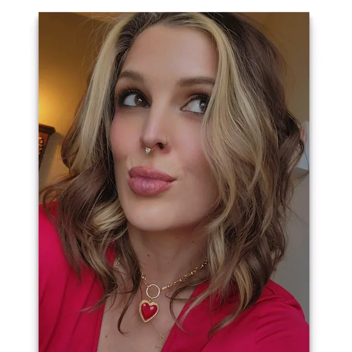 @_lisaaacaroline
