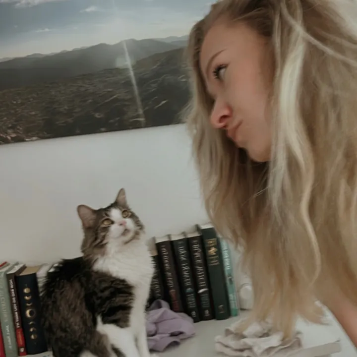 @hollyalfe