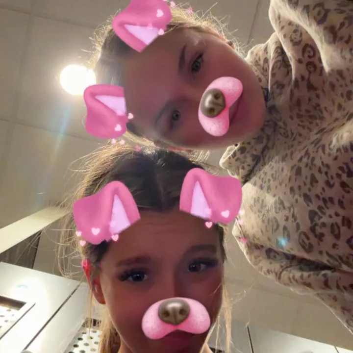 @bella_moore00