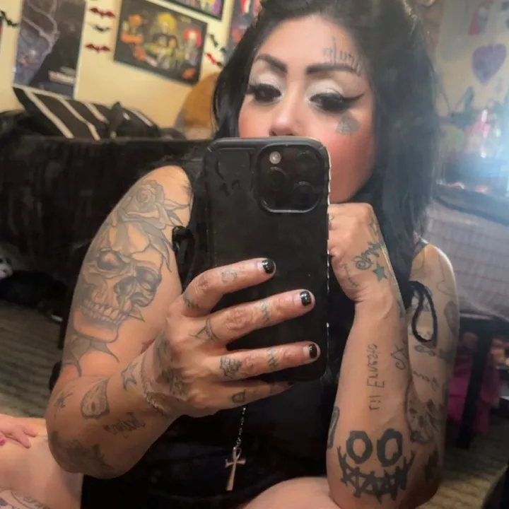 onegirlsixbladez