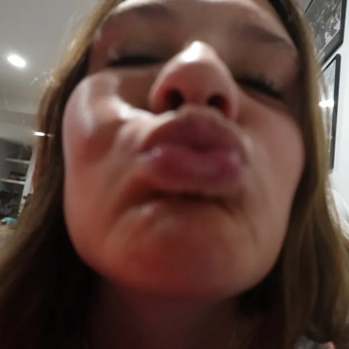 @olivlaughlove_