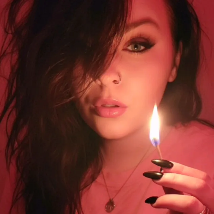 blue_eyes_nofearqueen_1