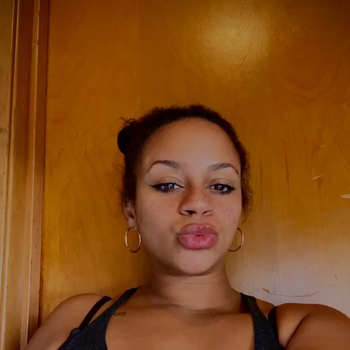 @whoiskhadesha