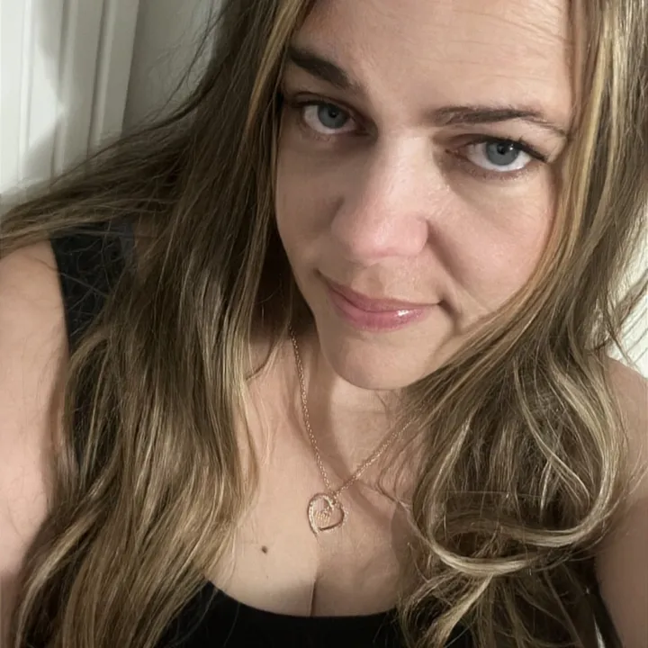 @justagirlintheworld_00_