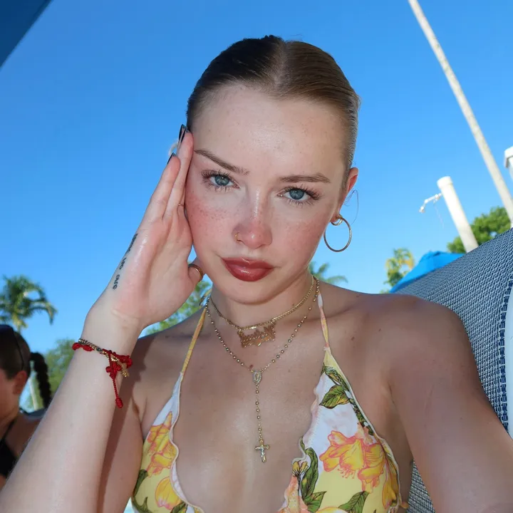 @melissaarmass