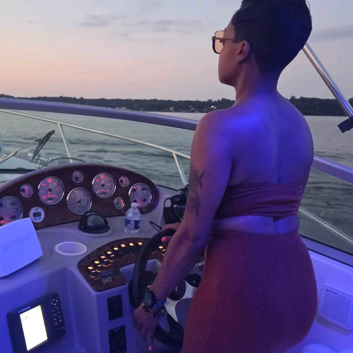 nina_hamilton41
