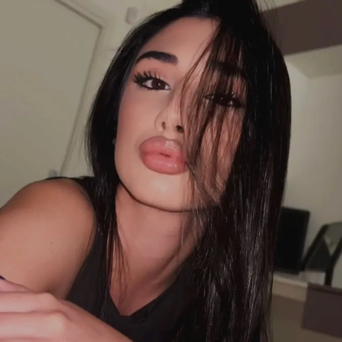 @angelayannis_