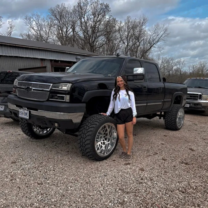 itz.karli_mf.mitchell