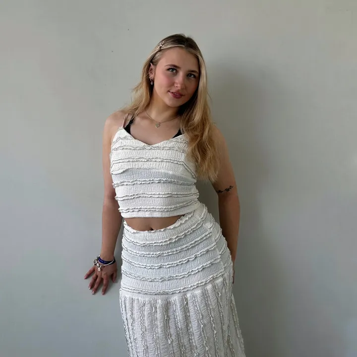 ellielouisethompson