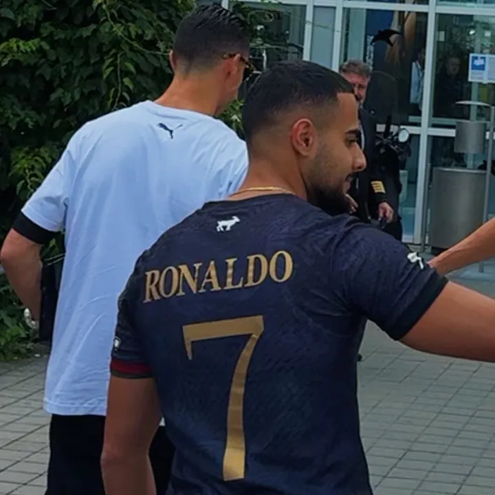 ali24_football