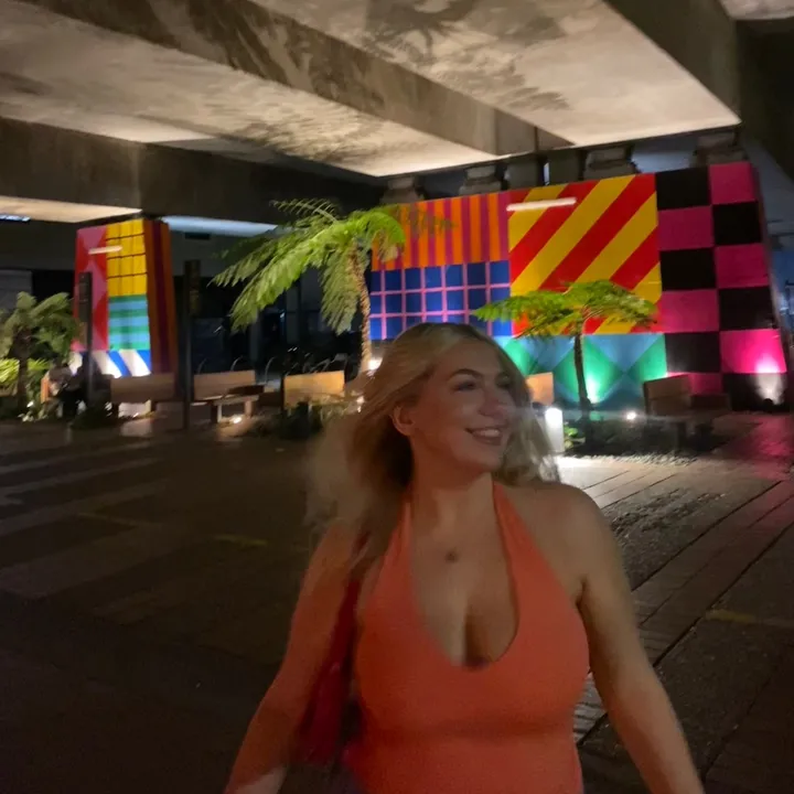 @carlyc_x