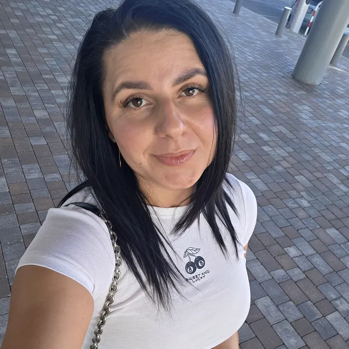 @popemanuelaemilia